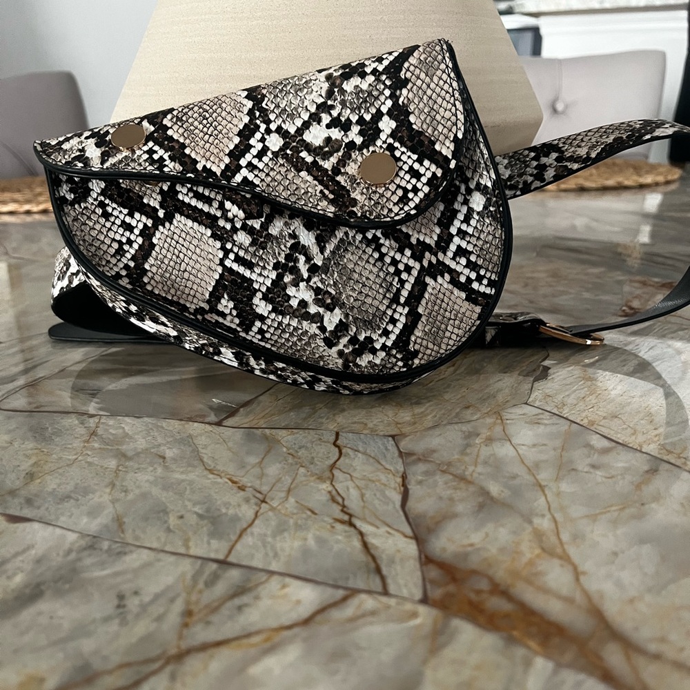 Final price-Snake print saddle bag belt!
